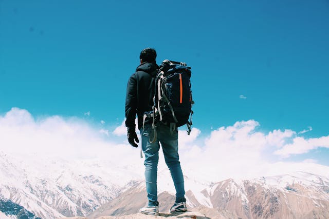 Maintaining Your Haircut While Traveling: A Complete Guide
